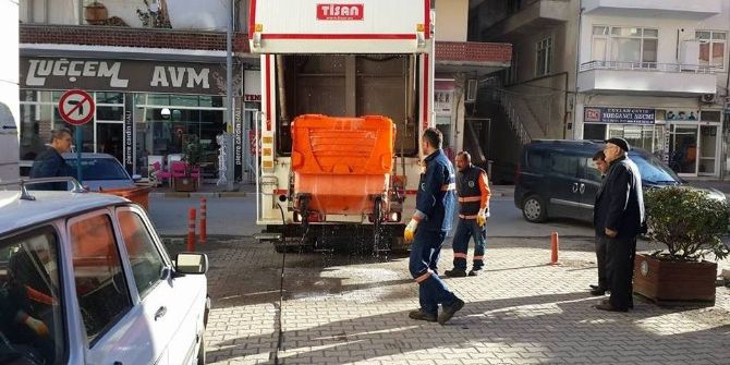 Çöp Bidonları Dezenfekte Edildi