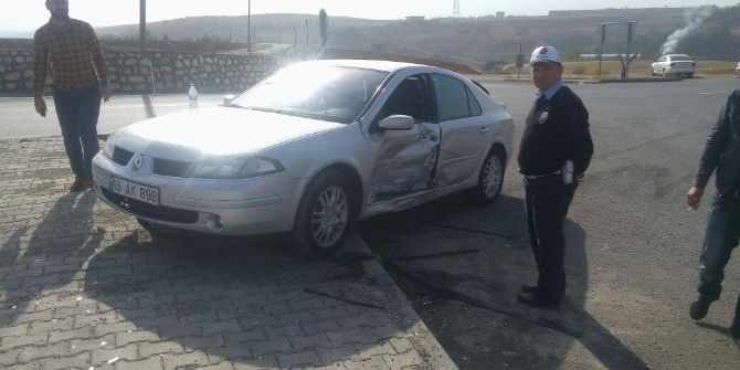 Adıyaman’da 2 Otomobil Çarpıştı