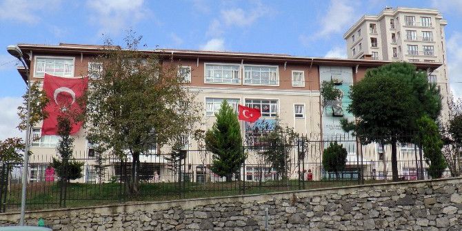 Öğrenciye Dayak Velileri İsyan Ettirdi