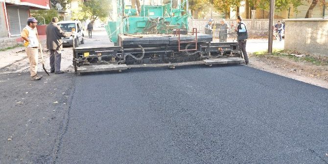 Gölbaşı İlçesinde Asfalt Çalışmaları Devam Ediyor