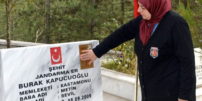 Hdp’liler Tutuklandı, Şehit Oğlunun Mezarına Koştu