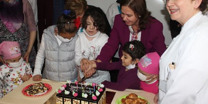 Lösemili Çocuklar Hastanede Moral Depoladı