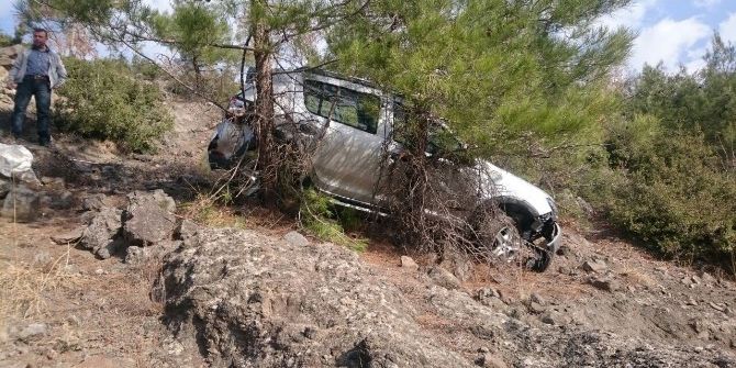 Otomobil Uçuruma Yuvarlandı: 1 Ölü