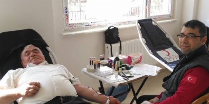 26 Kere Kan Bağışı Yapan Azaya Takdir Belgesi