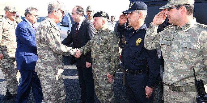Genelkurmay Başkanı Akar, Şırnak Ve Cizre’deki Birliklerde İncelemelerde Bulundu