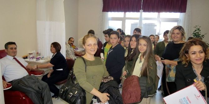 Öğretmen Ve Öğrenciler Kök Hücre Bağışladı