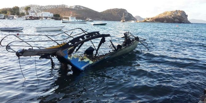 Yıldırım Düşen Tekne Alev Alev Yandı