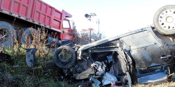 Tekirdağ’da Kamyon İle Otomobil Çarpıştı: 2 Ölü, 2 Yaralı