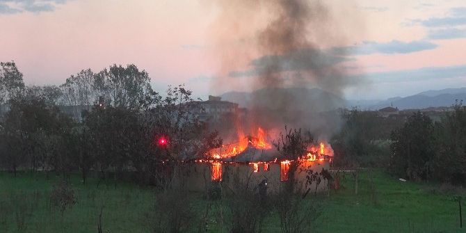 Körfez’de Tek Katlı Ev Alev Alev Yandı