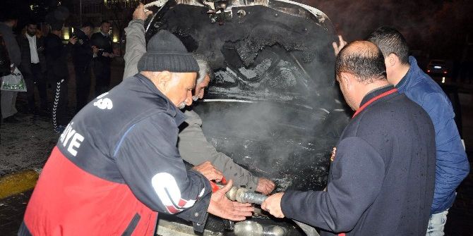 Park Halindeki Araç Alev Aldı