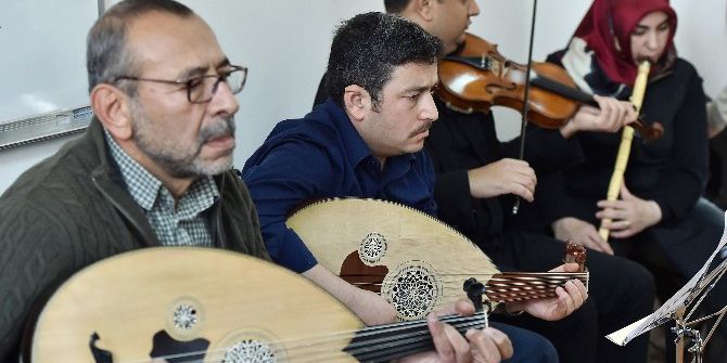 Mamak’ta Haftanın Altı Günü Türk Sanat Müziği Eğitimi