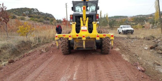 Akhisar’ın Mahalle Yollarında Özenli Çalışma