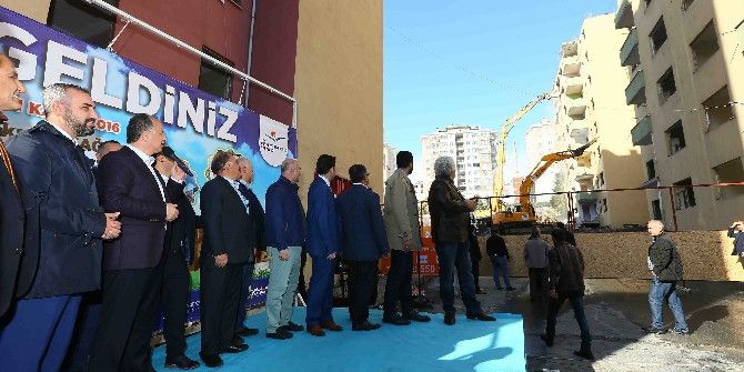 Bağcılar’da Kentsel Dönüşüm Projesi İçin Yıkım Yapıldı