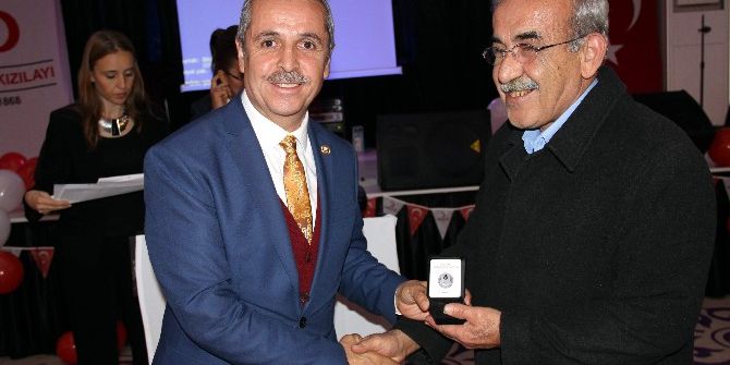 Kızılay Kütahya Şubesi Gönüllü Bağışçılarını Ödüllendirdi