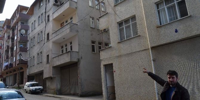 Elektrik Kabloları Tehlike Saçıyor