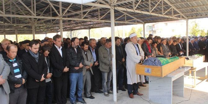 Bursa’daki Kazada Ölen 3 Kişiden 2’si Toprağa Verildi