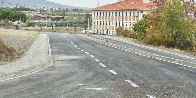 Salihli Belediyesi Okul Yollarına El Attı