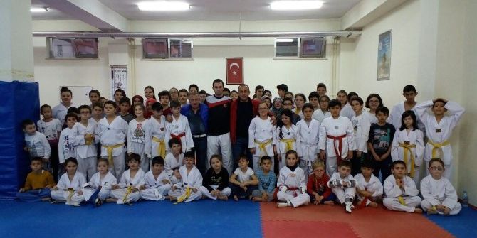 Yalman, Tekvando Kursundaki Sporcuları Ziyaret Etti