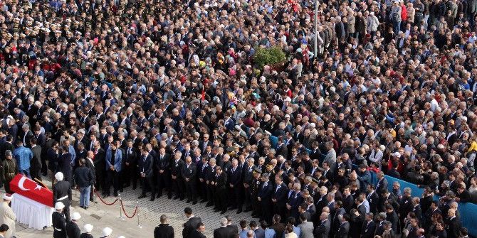 Şehit Kaymakam İçin Valilik Önünde Tören Düzenlendi