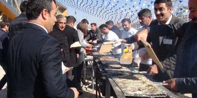 Turizmcilere İnci Kefali Ve Ayran Aşı İkramı