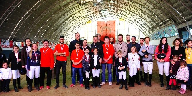 Beylikdüzü’nde 1’inci At Yarışları Ve Pony Festivali