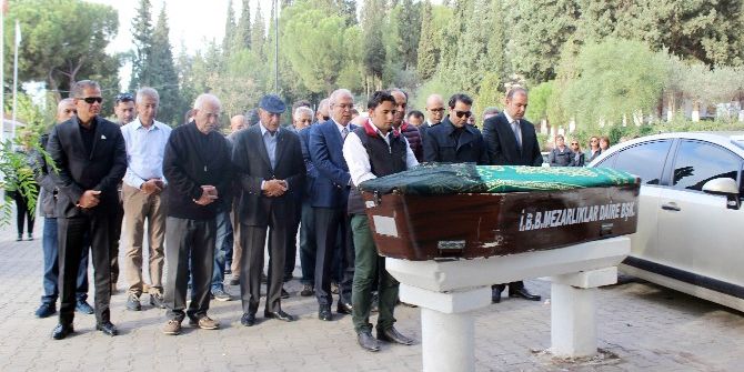 Eski Başkanın Eşine Mütevazi Tören