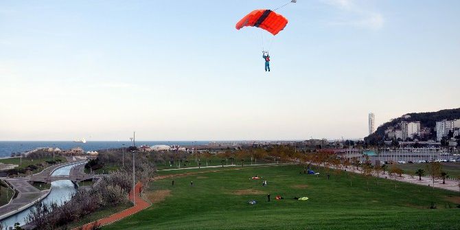 Bu Kez Amazon Kadını İçin Atladı