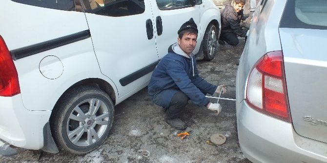 Kışın Gelişi Oto Lastikçilerin Yüzünü Güldürdü