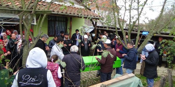 Eşi Tarafından Yakılarak Öldürülen Kadın Toprağa Verildi