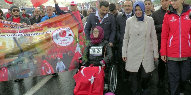 Bakan Kaya, Vodafone 38. İstanbul Maratonu’na 15 Temmuz Gazileriyle Katıldı