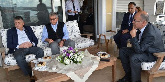 Validen Okul Yaptıran Hayırseverlere Anlamlı Ziyaret