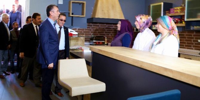 Edremit’te Eğitime Hayırsever Desteği