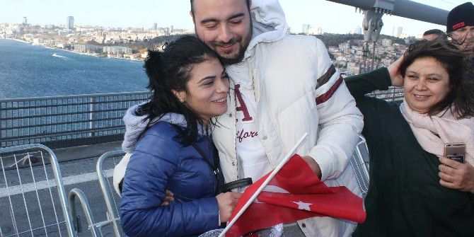 Şehitler Köprüsü’nde Sürpriz Evlilik Teklifi