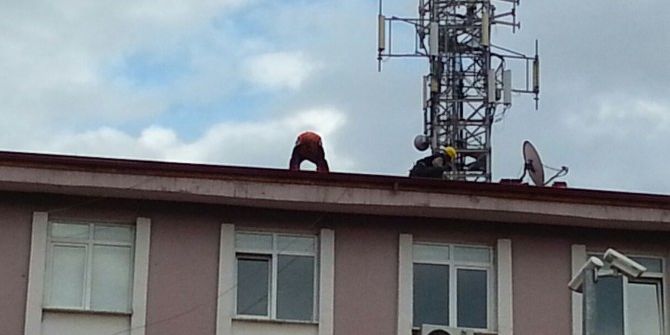 Çatı Ustaları Canlarını Hiçe Sayarak Çalışıyorlar