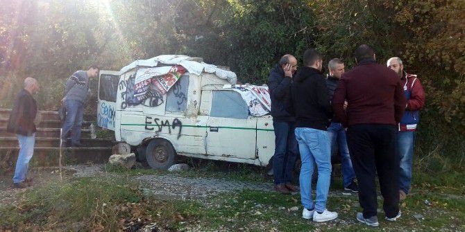 Kamyonetin Kasasında Ölü Bulundu