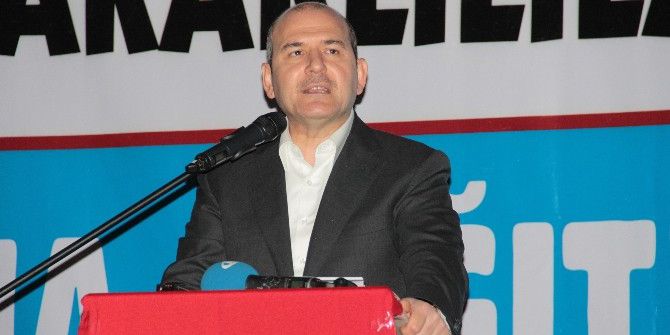 İçişleri Bakanı Soylu Bayrampaşa’da Forma Dağıttı