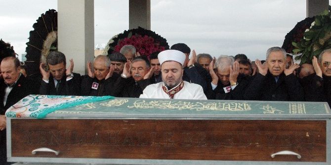 Türofed Başkanı Ayık’ın Annesi Son Yolculuğuna Uğurlandı