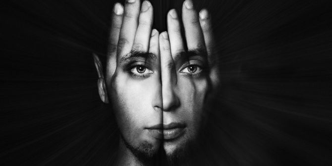 Kafamın İçinde Biri Var!