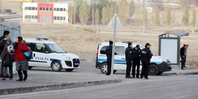 Erzurum Polisinden Okul Önlerinde Uygulama