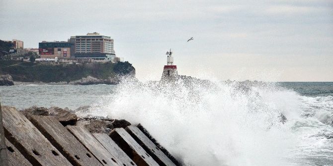 Karadeniz’de Dev Dalgalar