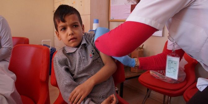 Lapseki’de, Öğrencilere Aşı Uygulaması