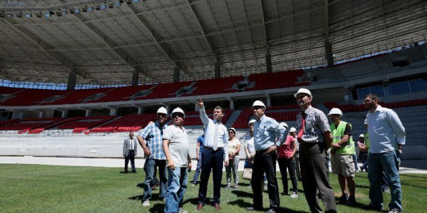 Vali Azmi Çelik, Yeni Stadyumda İnceleme Yaptı