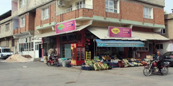 2 Bin 500 Liralık Sigarayı Çalıp Kaçtılar