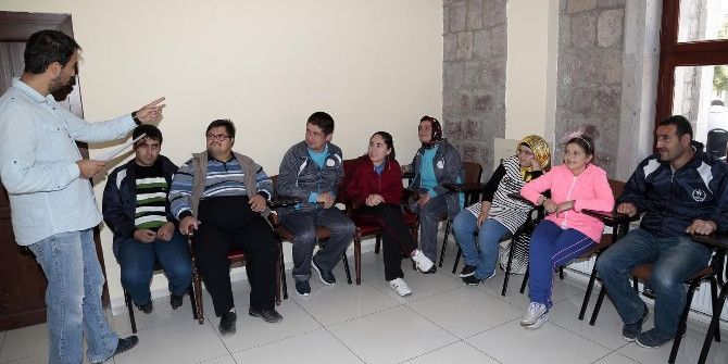 Özel İnsanlar “Kınalı Hasan’ı” Canlandıracak