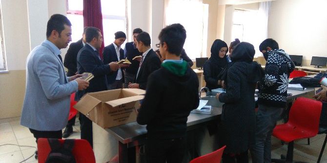 Patnos’ta İslam İlmihali Ve Kur’an-ı Kerim Meali Dağıtımı