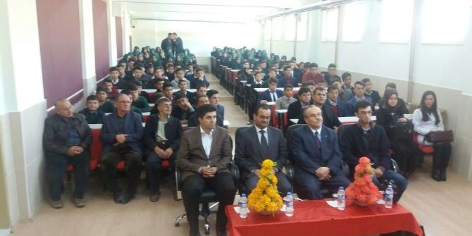 Öğrencilere ’Doğru İtikadın Önemi’ Konulu Konferans Verildi