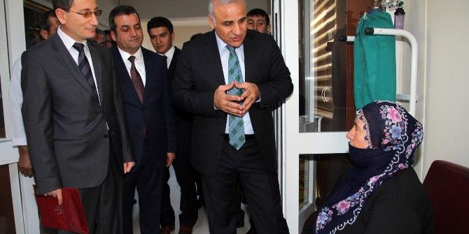 Vali Zorluoğlu, Devredilen Asker Hastanesi’nde İncelemelerde Bulundu