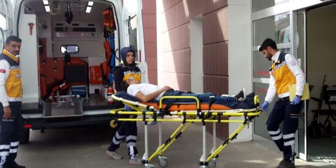 Otomobil İle Motosiklet Çarpıştı: 1 Yaralı