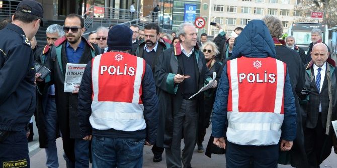 Avukatlar Cumhuriyet Gazetesi’nin 10 Yöneticisinin Tutuklanmasına İtiraz Etti