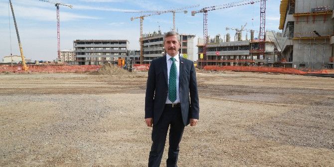 Belediye Başkanı Mehmet Tahmazoğlu, Şehir Hastanesi İnşaatında İnceleme Yaptı
